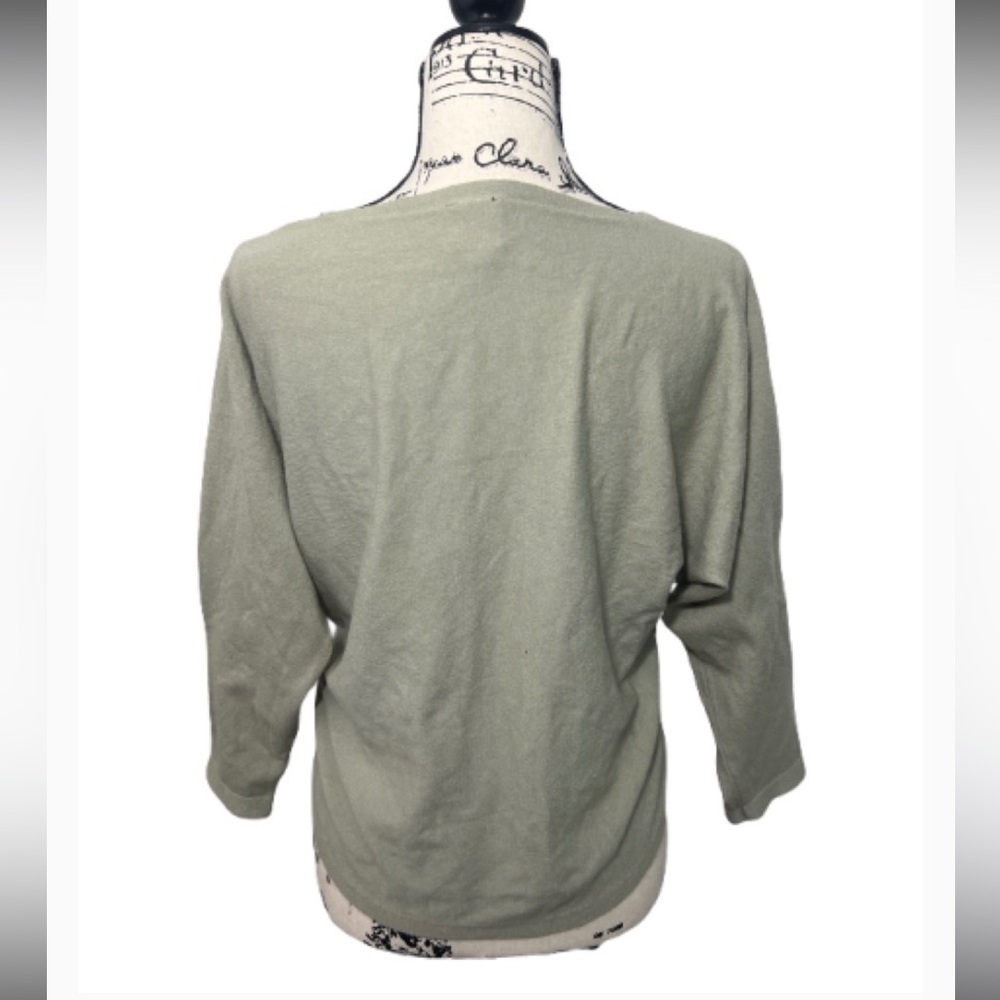 Aaeda Floral Green and Cream Women's Crewneck Sweater - Picture 4 of 8